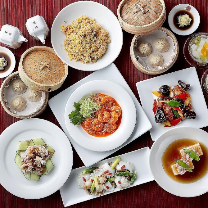 Waiter/ Waitress in Restaurant/Sushi