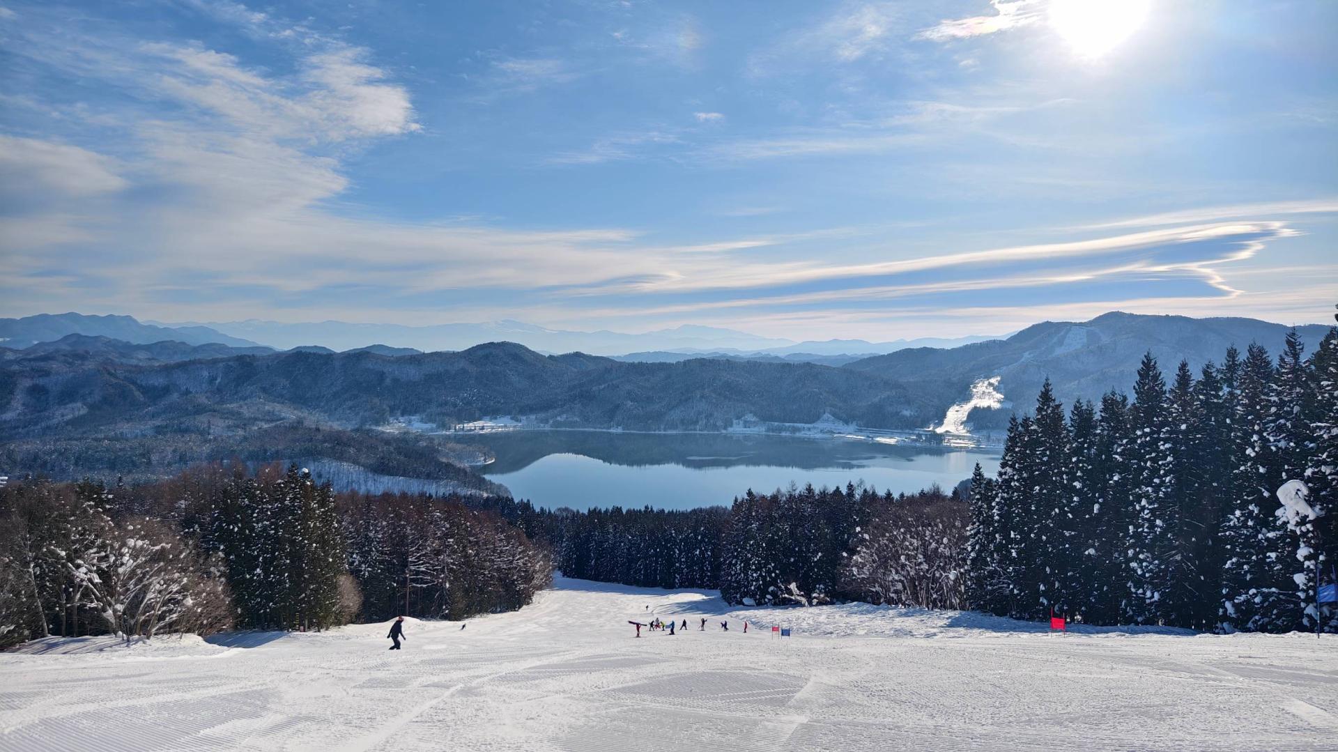 အျခား in နှင်းလျှောစီးအပန်းဖြေစခန်း