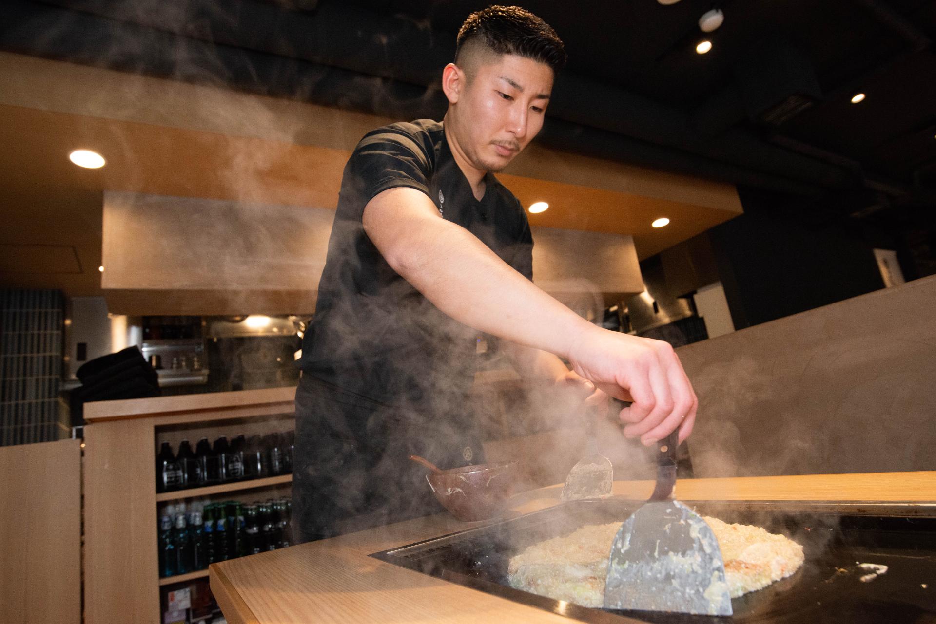 Waiter/ Waitress in Restaurant/Izakaya