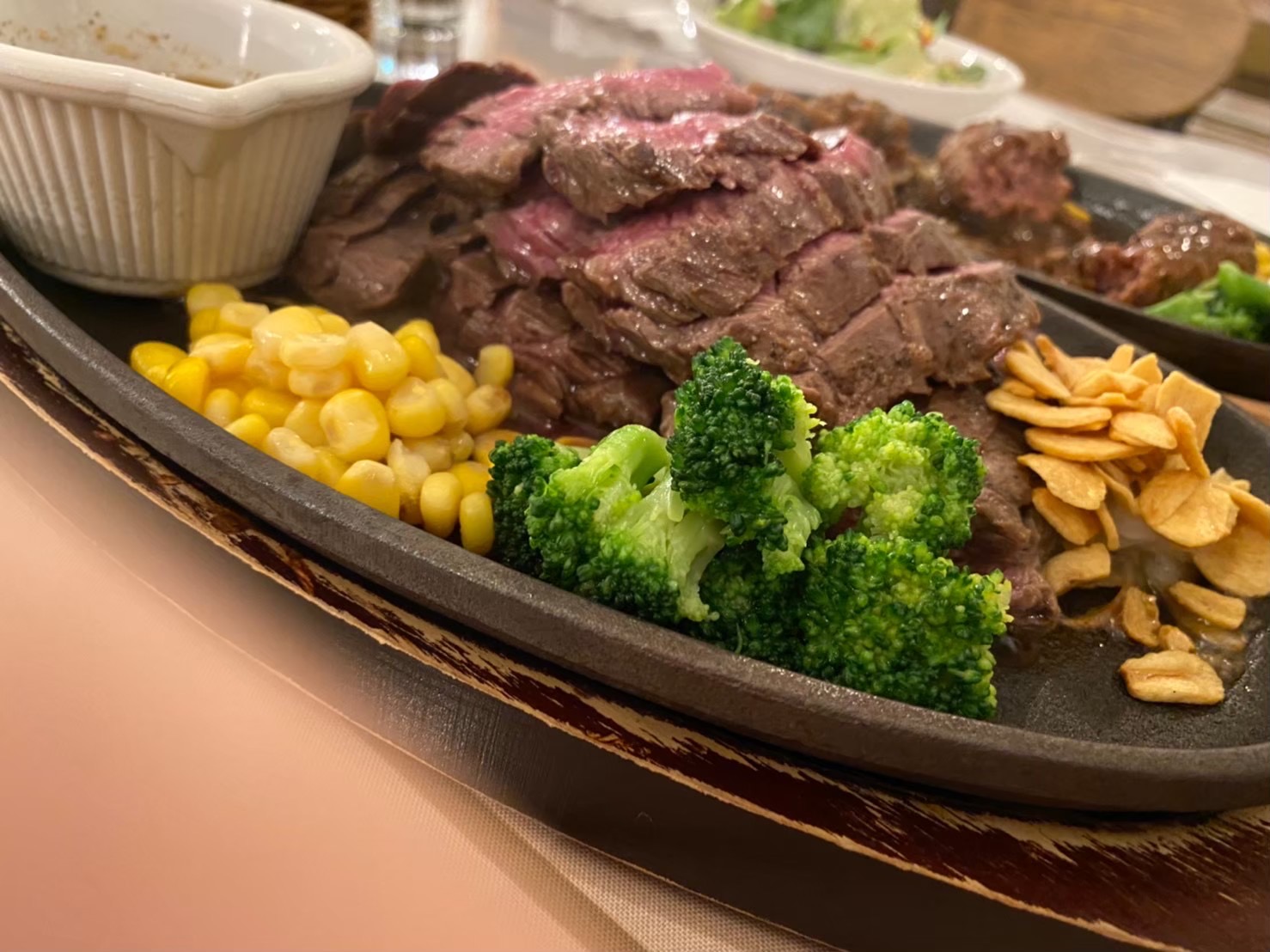 Nam phục vụ / Nữ phục vụ in Nhà hàng/ quán cà phê