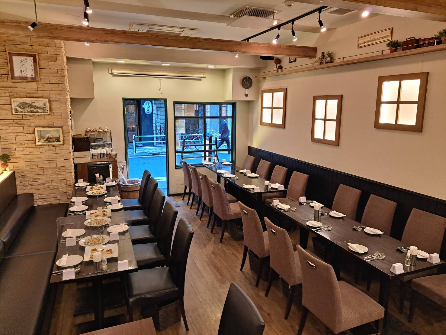 Kitchen server in Restaurant