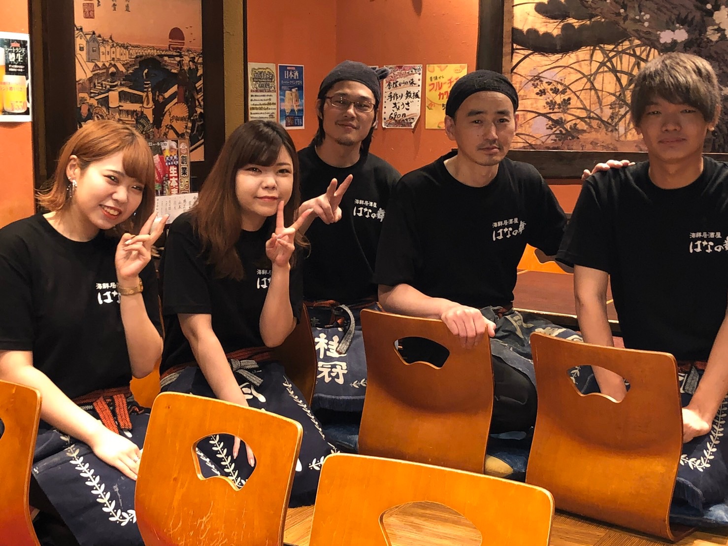 厨房服务员 in 餐厅