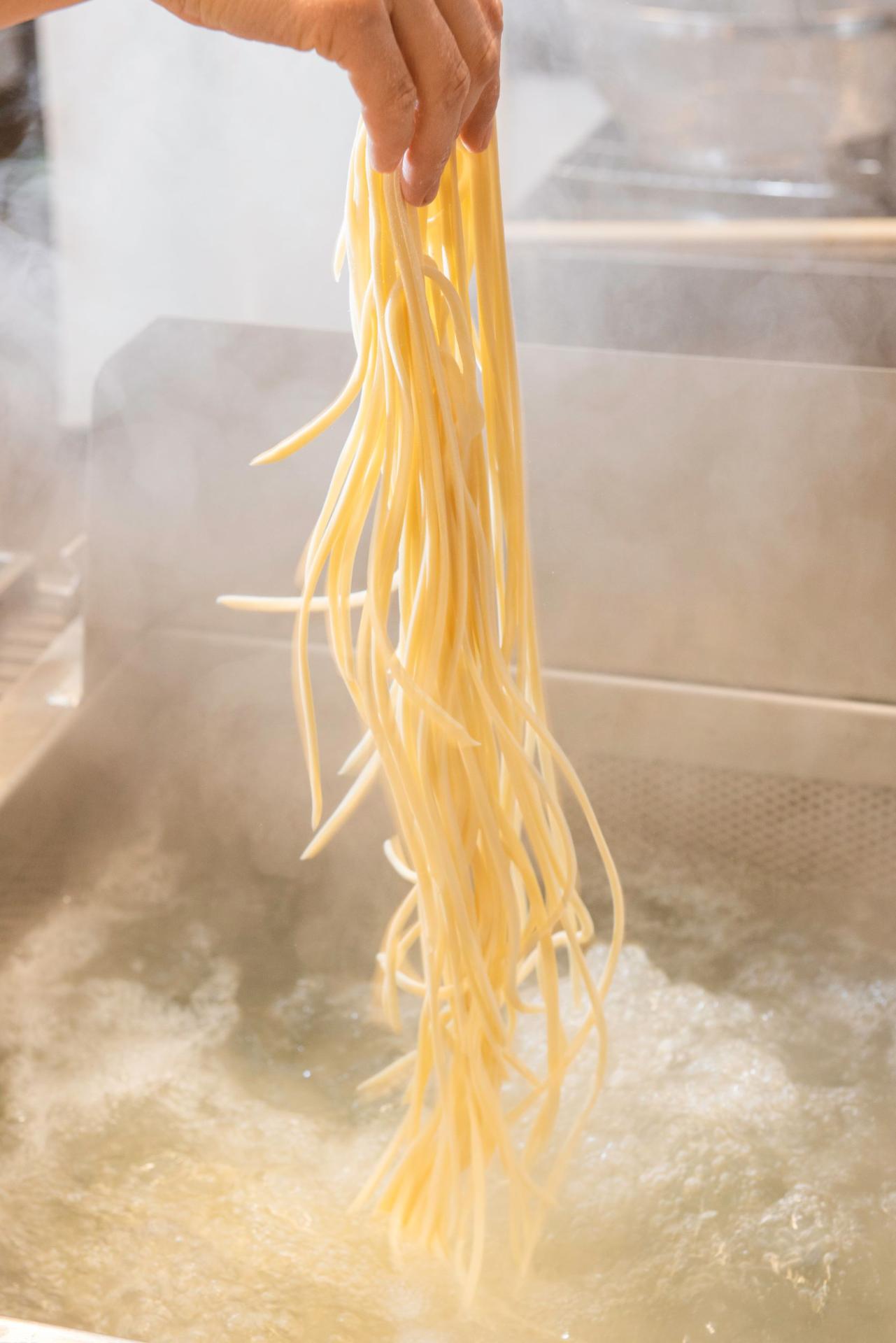 Nam phục vụ / Nữ phục vụ in Nhà hàng