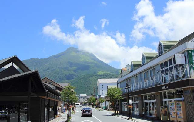 Waiter/ Waitress in Hotel