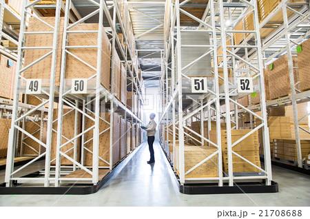 ကုန္ေလွာင္ရံုလုပ္ငန္းစဥ္ in အလုပ်ရုံ