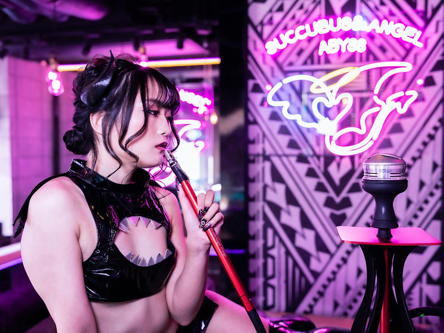 စားပြဲထိုး in စားသောက်ဆိုင် / ဘား