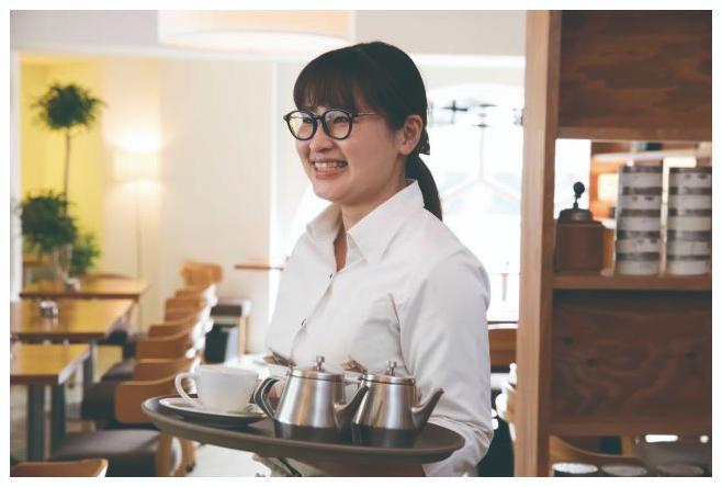 ウェイター・ウエイトレス/カフェ