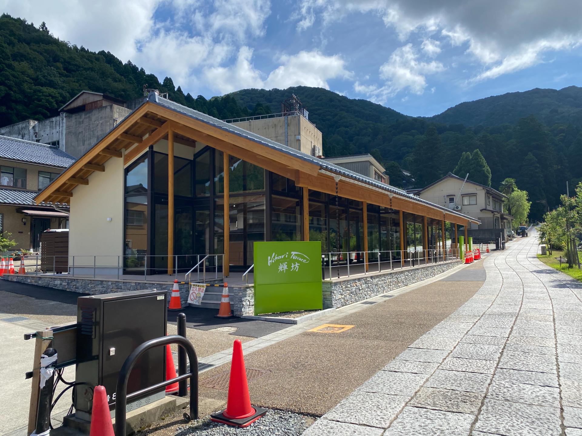 Waiter/ Waitress in Restaurant/Cafe