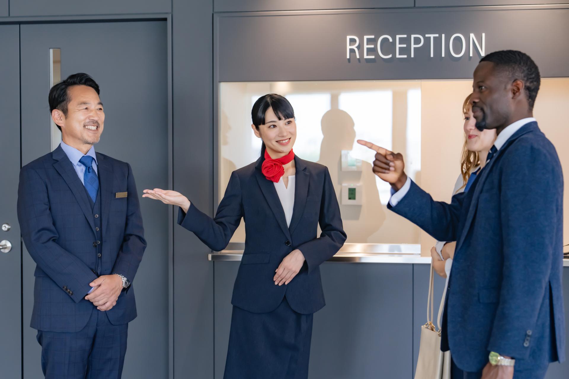 ဟိုတယ္ဧည့္ၾကိဳ in ဟိုတယ္