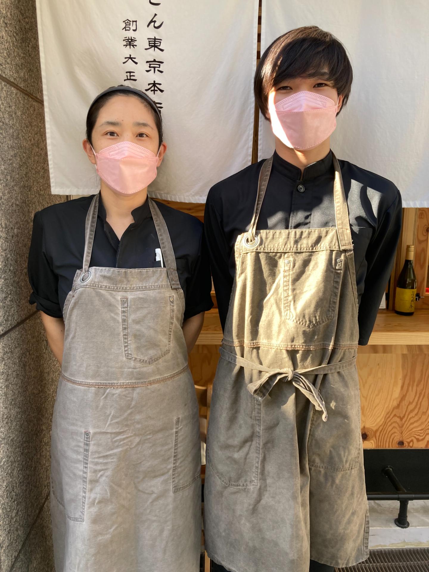 Nam phục vụ / Nữ phục vụ in Nhà hàng