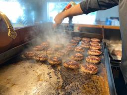 飲食店/カフェ (ウェイター・ウエイトレス)