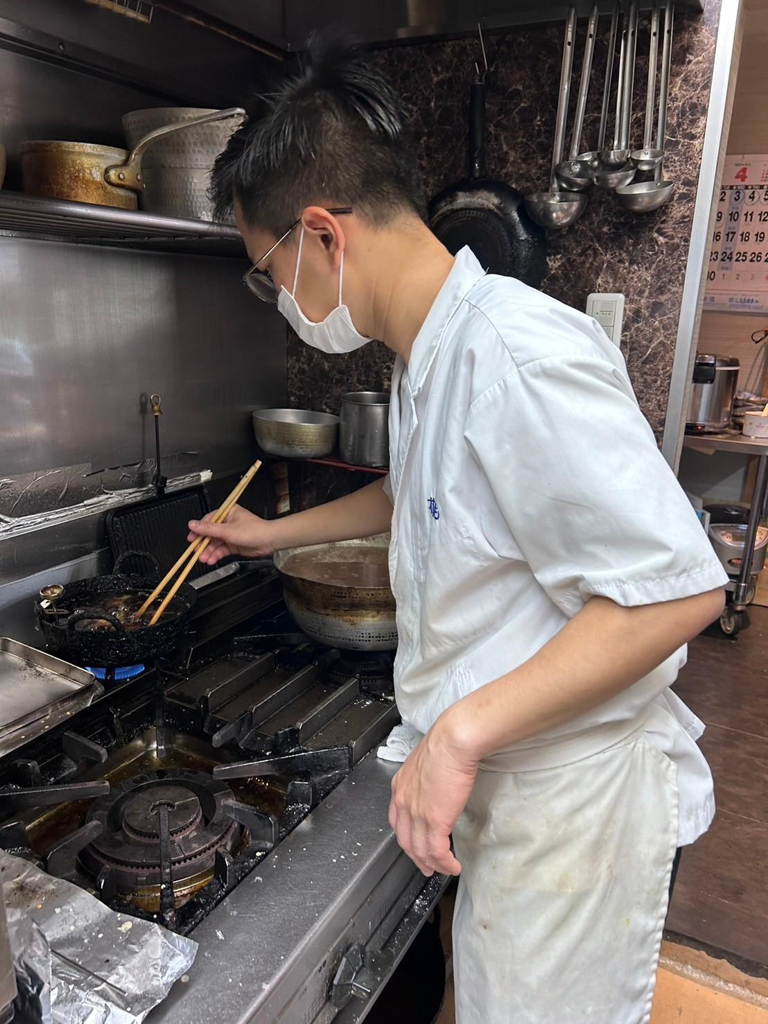 廚房服務員 in 餐廳