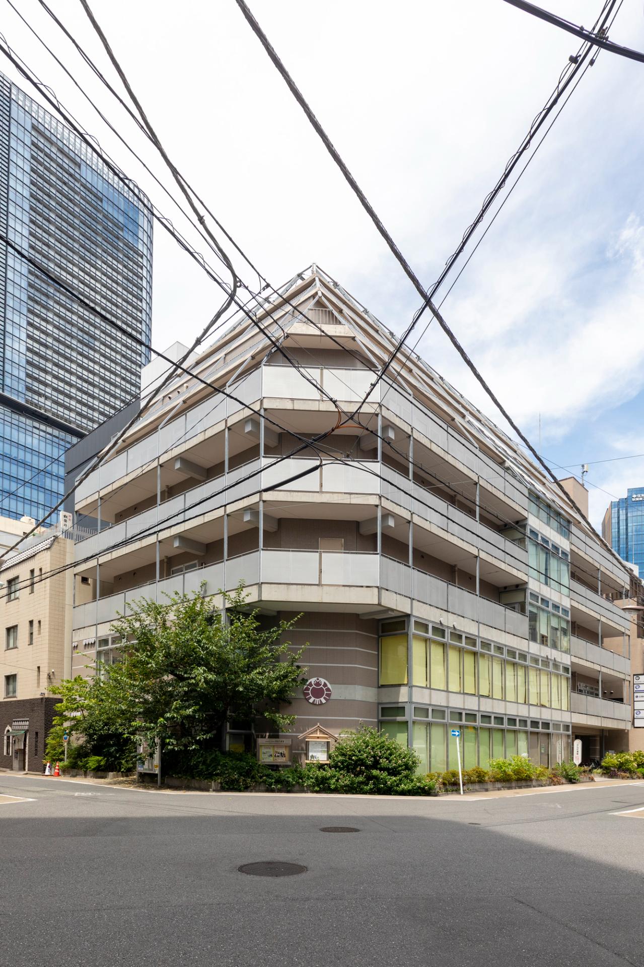 အျခား in တိုက္အိုတိုက္ေဟာင္း