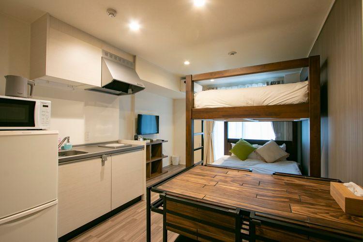 Nhân viên vệ sinh khách sạn in Khách sạn