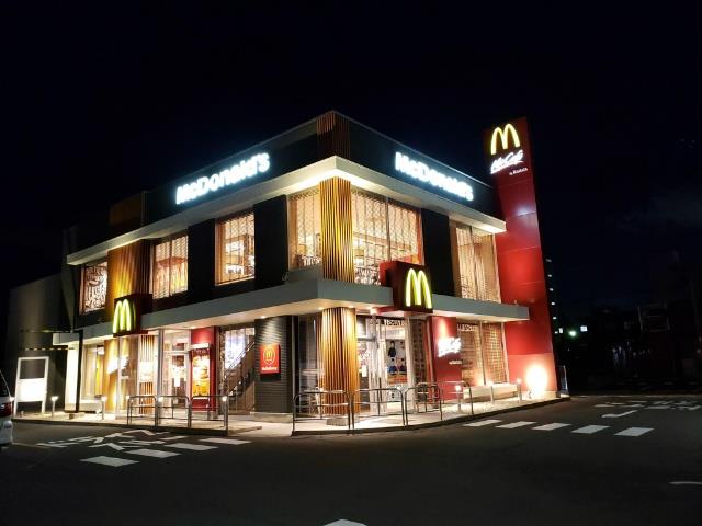 ချက်ပြုတ်ခြင်း in စားသောက်ဆိုင် / အမြန်ပြင်အစားအစာ