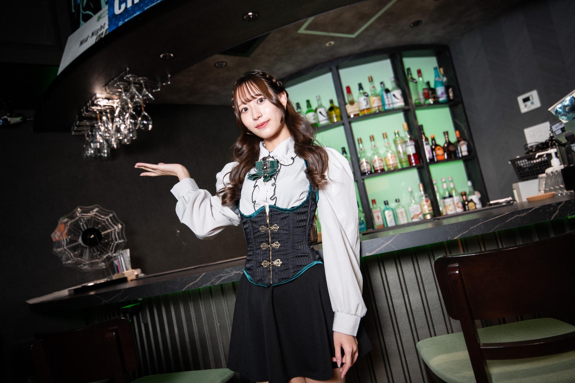 Nam phục vụ / Nữ phục vụ in Nhà hàng / Quầy bar