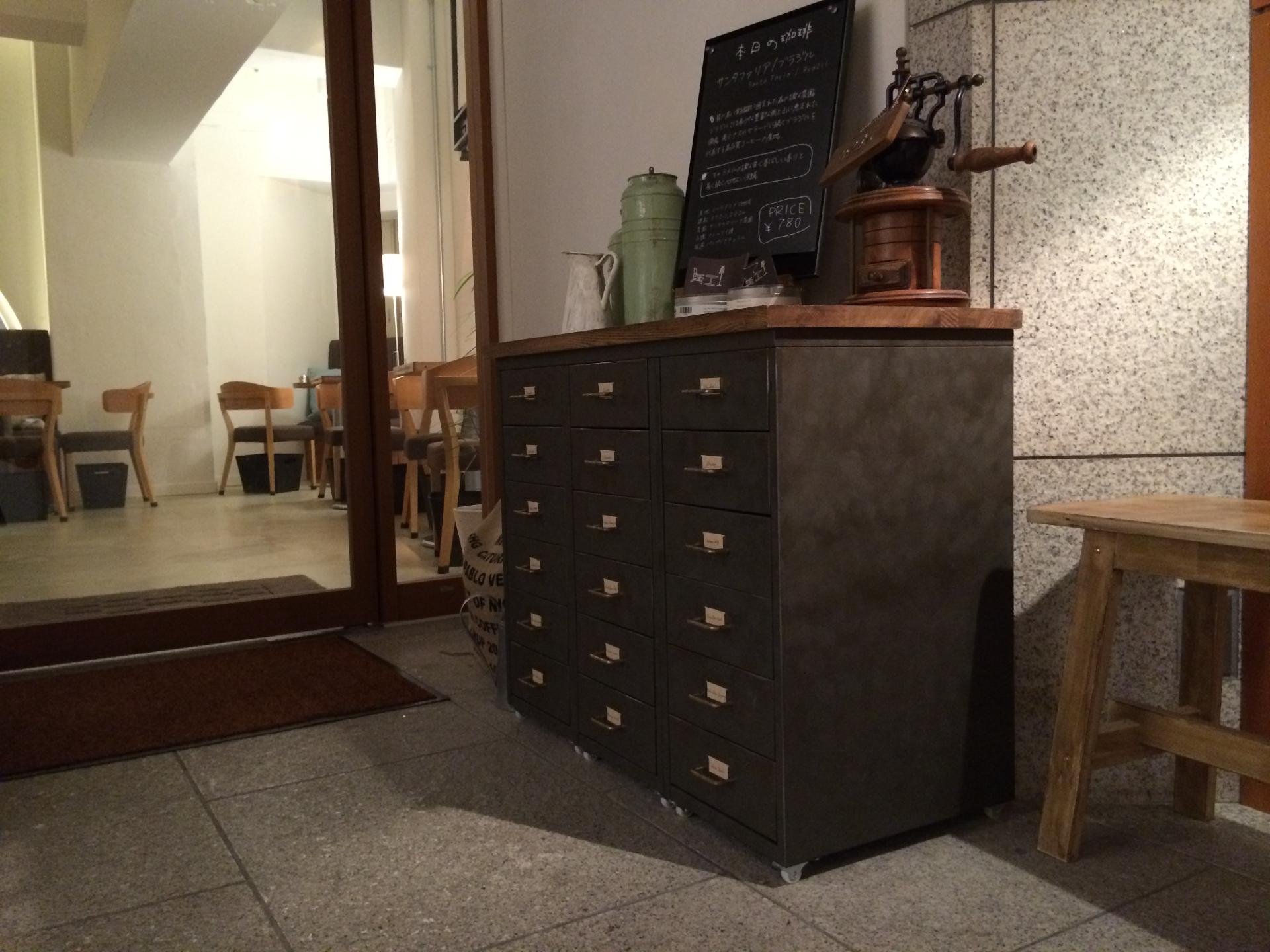 ウェイター・ウエイトレス/カフェ