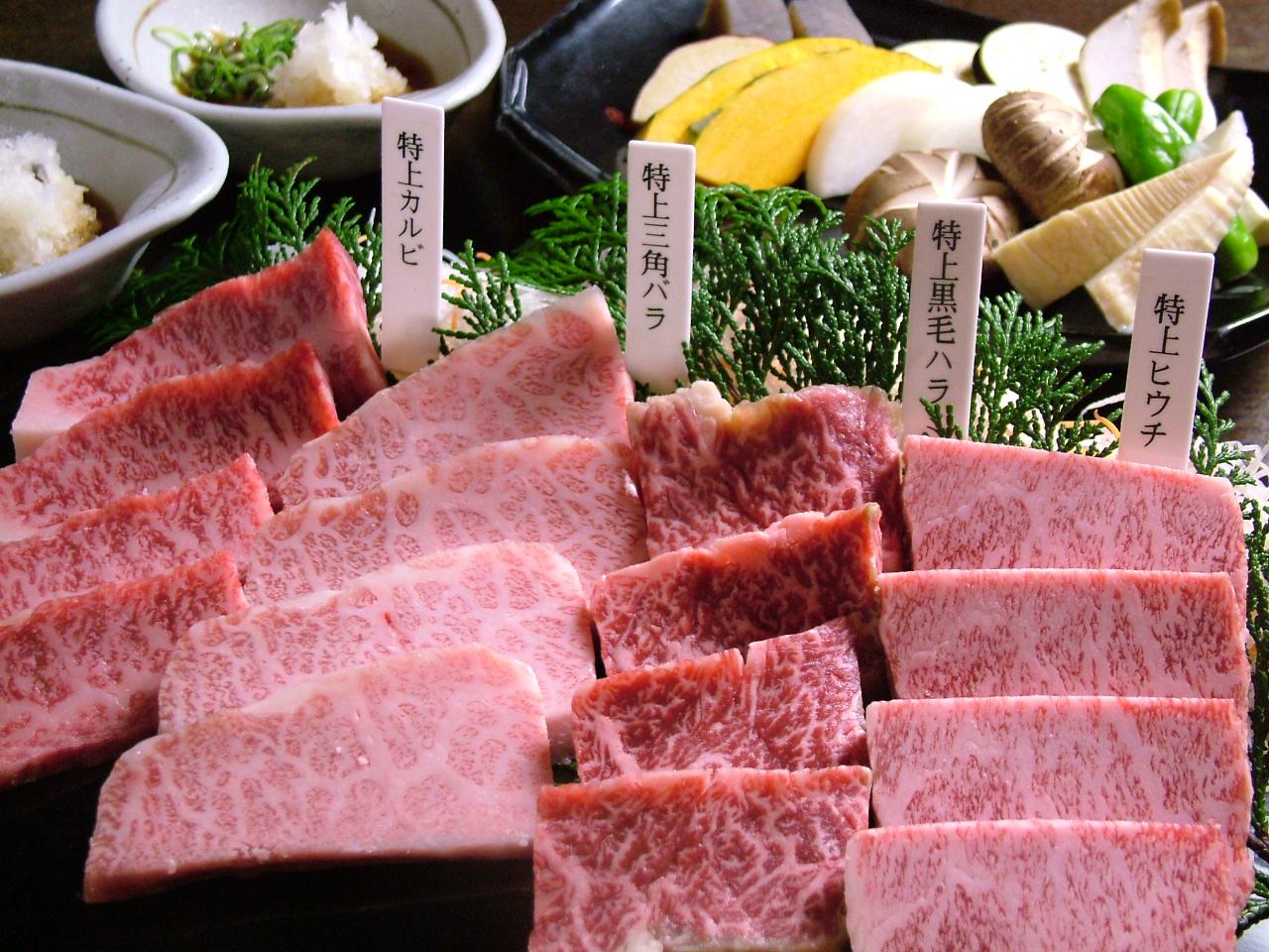 Nam phục vụ / Nữ phục vụ in Nhà hàng