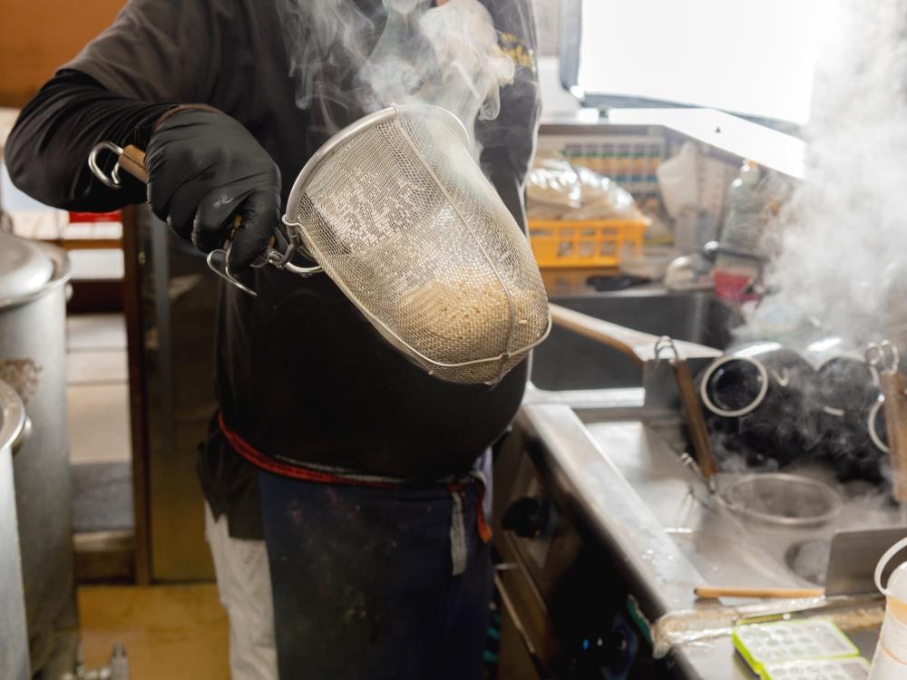 ချက်ပြုတ်ခြင်း in စားသောက်ဆိုင် / ခေါက်ဆွဲ