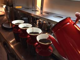 飲食店/カフェ (ウェイター・ウエイトレス)