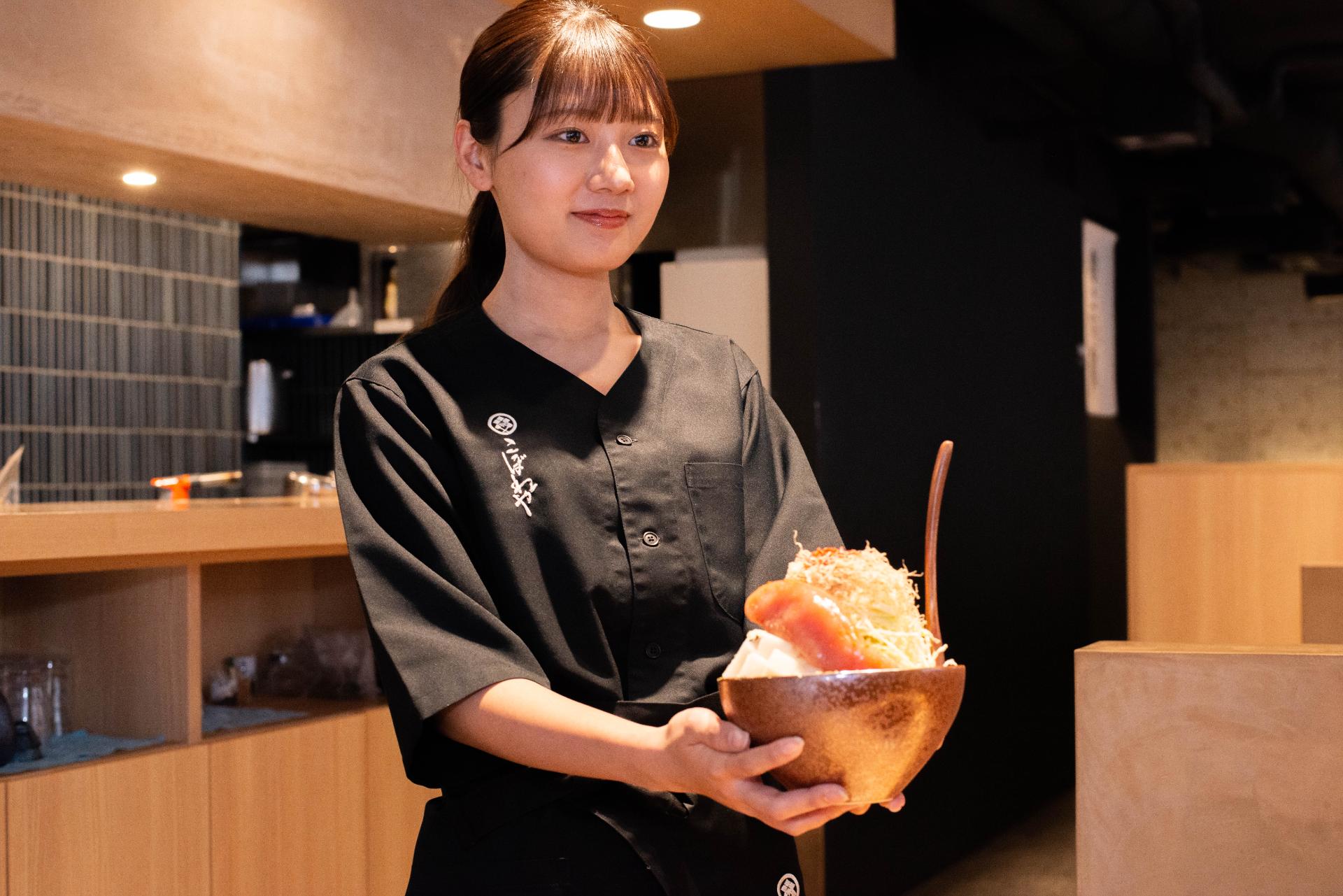 Waiter/ Waitress in Restaurant/Izakaya