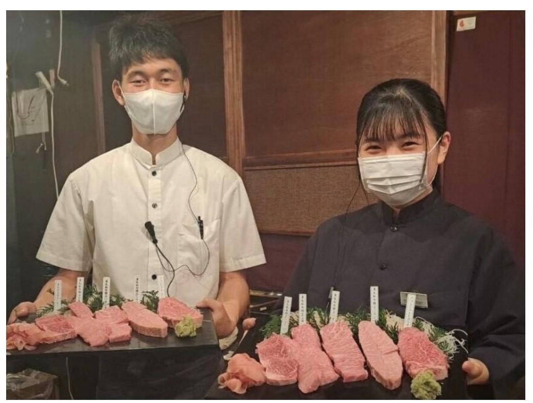 Nam phục vụ / Nữ phục vụ in Nhà hàng