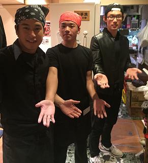 厨房服务员 in 餐厅