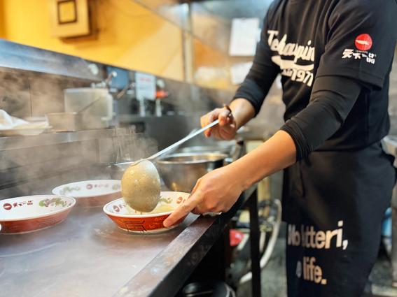 烹飪 in 餐廳/ 麵館