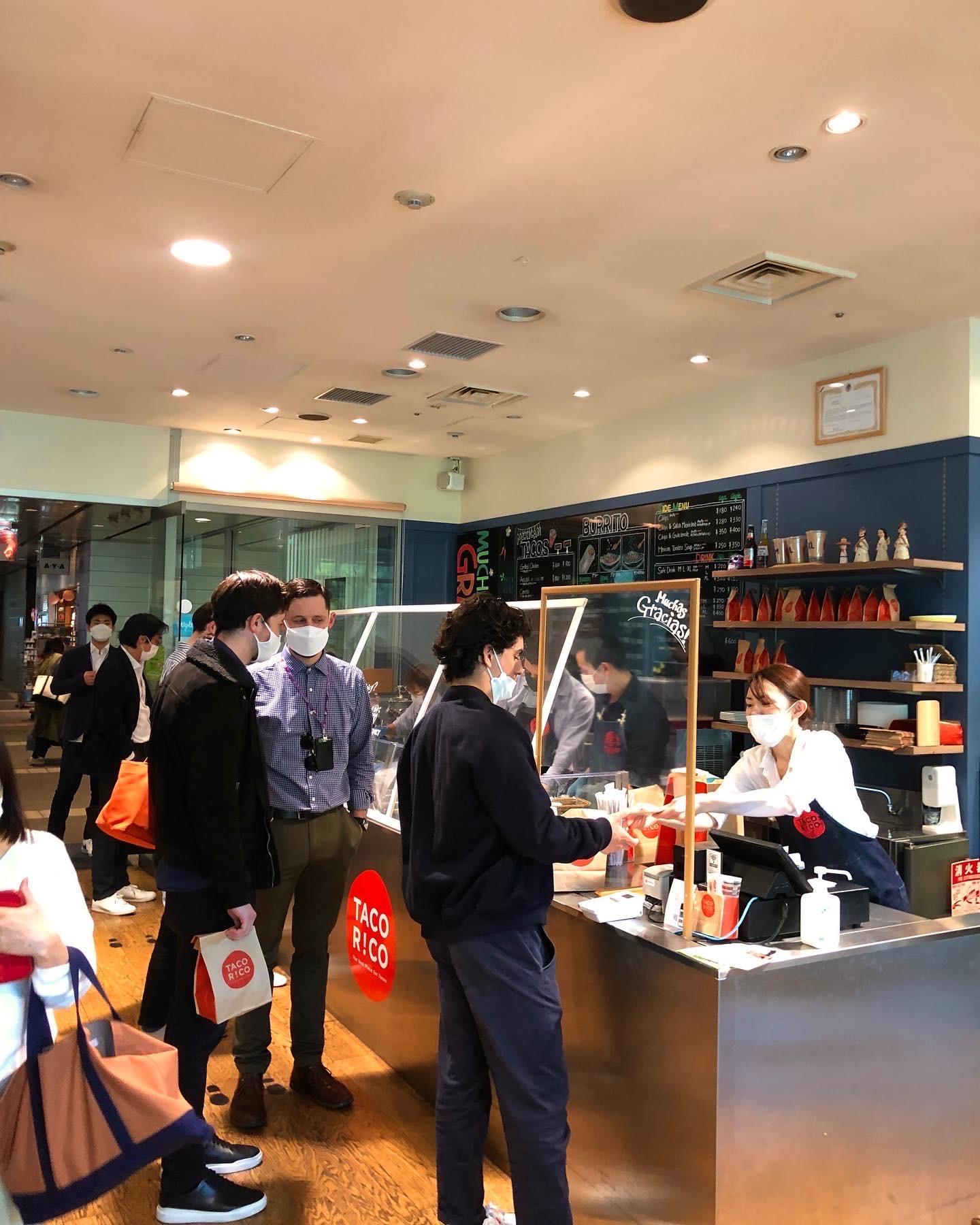 ချက်ပြုတ်ခြင်း in စားေသာက္ဆိုင္