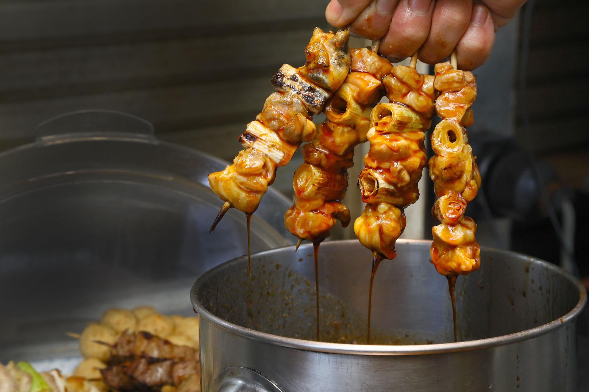 厨房服务员 in 餐厅