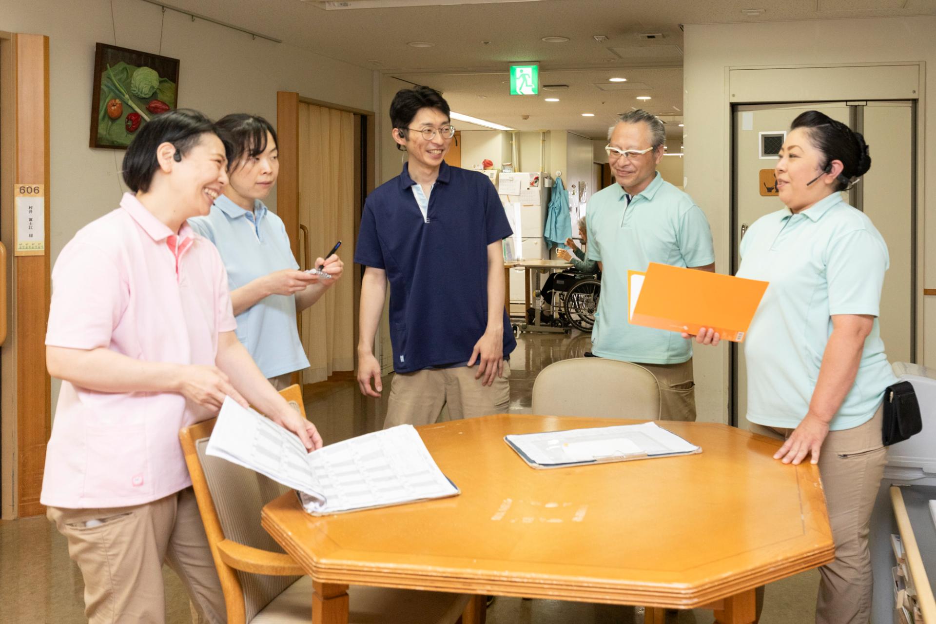 Care giver in Aging home