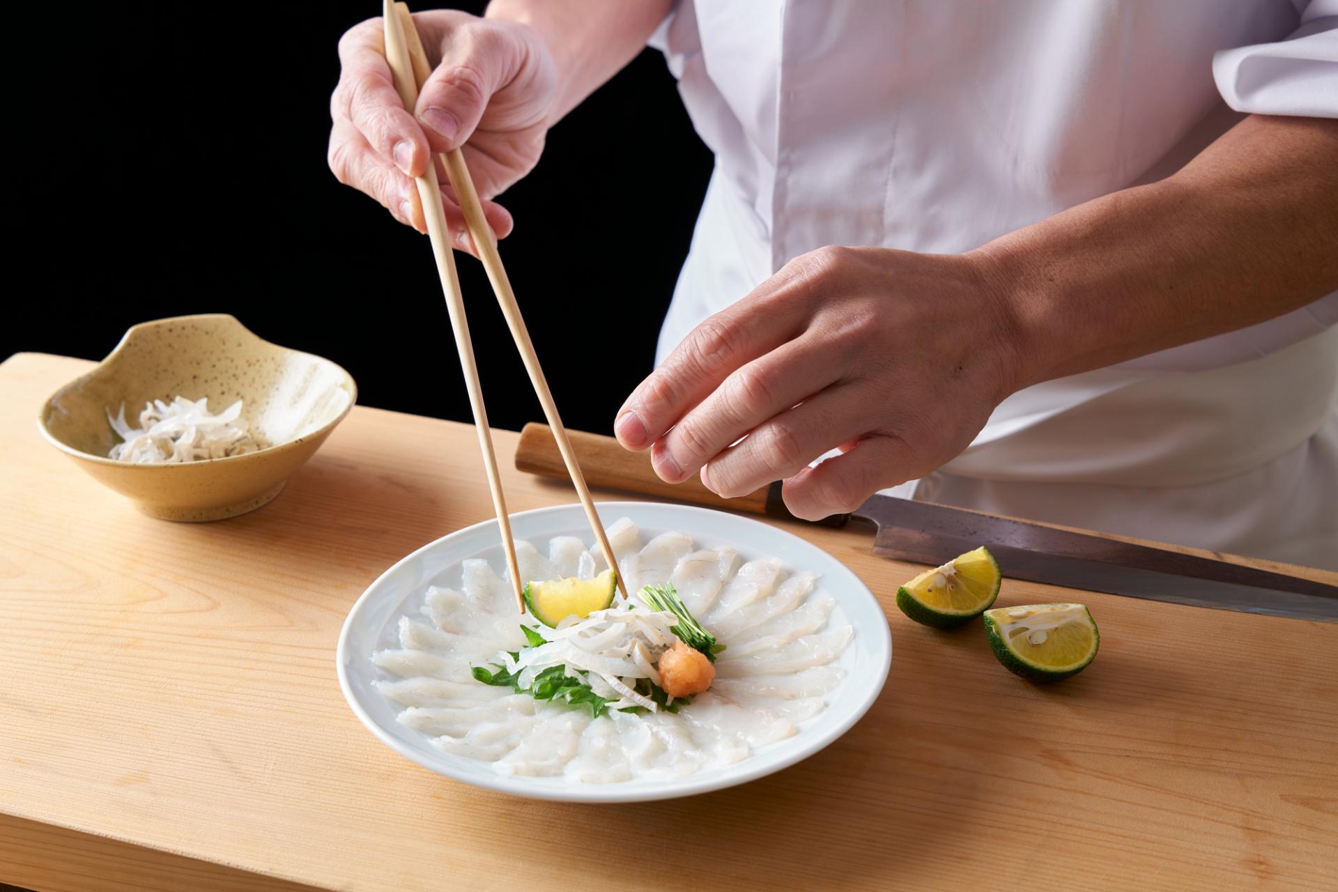 厨房服务员 in 餐厅