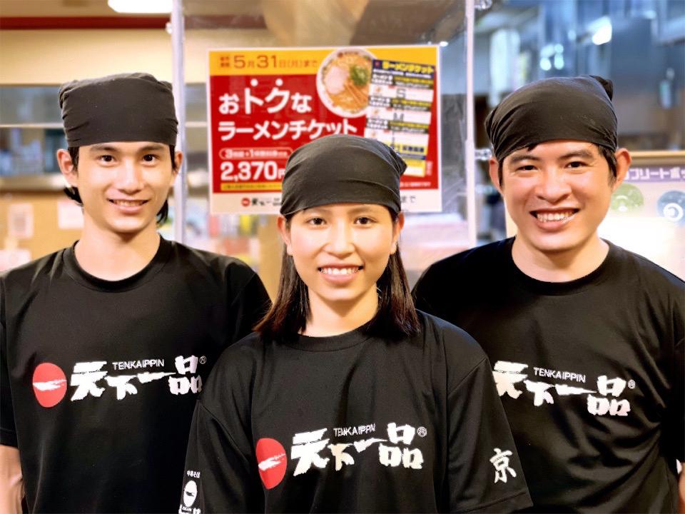 Waiter/ Waitress in Restaurant/Noodle