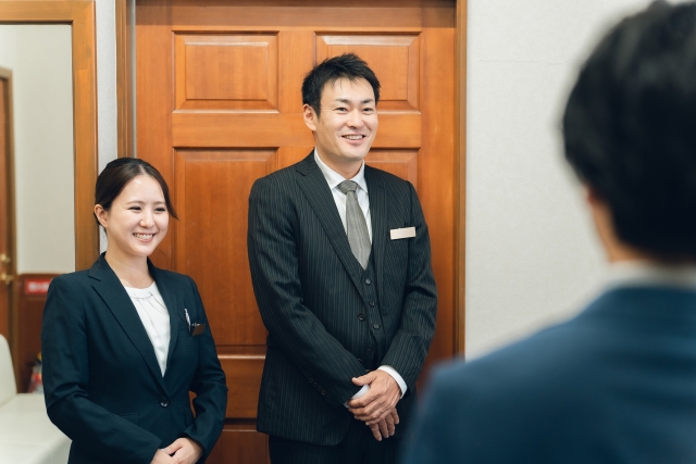 ဟိုတယ္ဧည့္ၾကိဳ in ဟိုတယ္