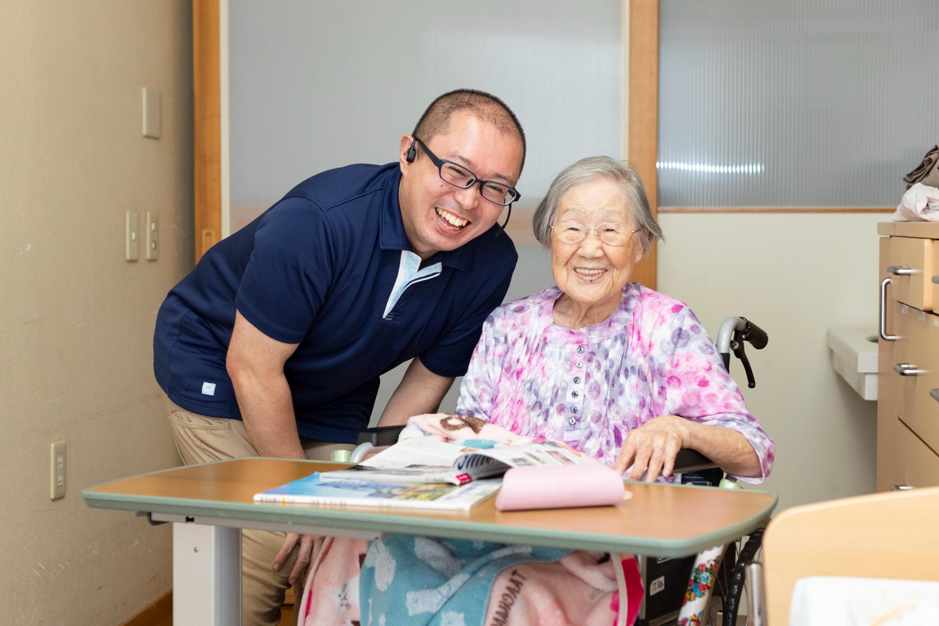 Care giver in Aging home