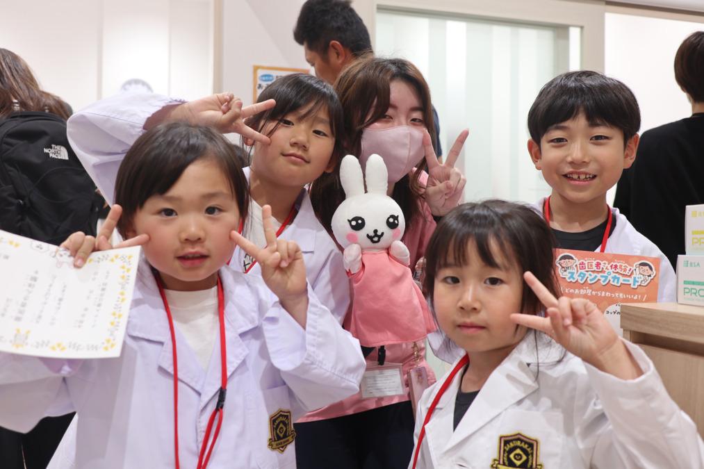 Assistant in Hospital