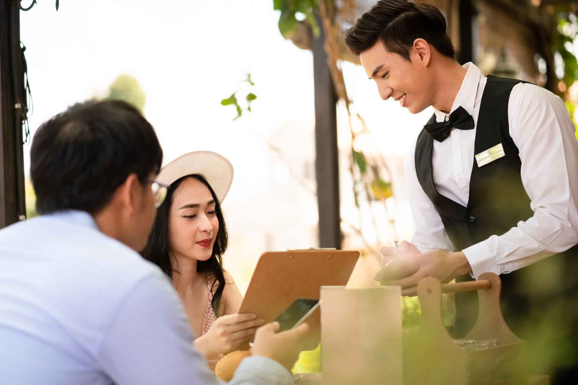 ウェイター・ウエイトレス/飲食店