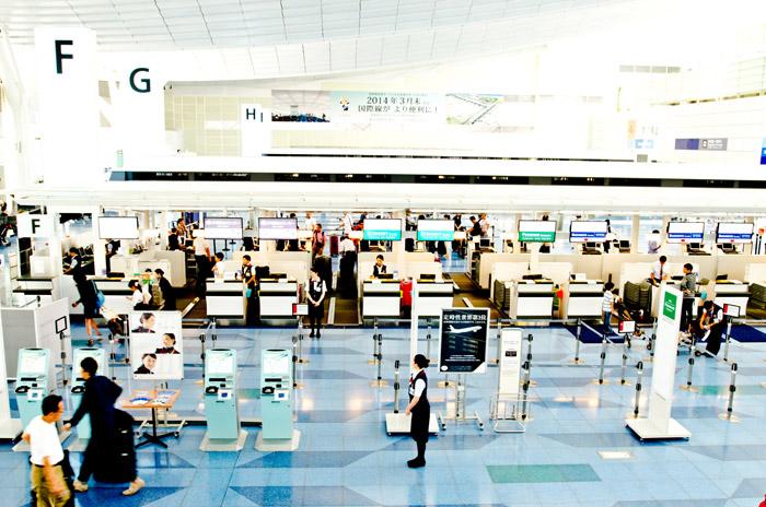 Nhân viên thông tin in Sân bay