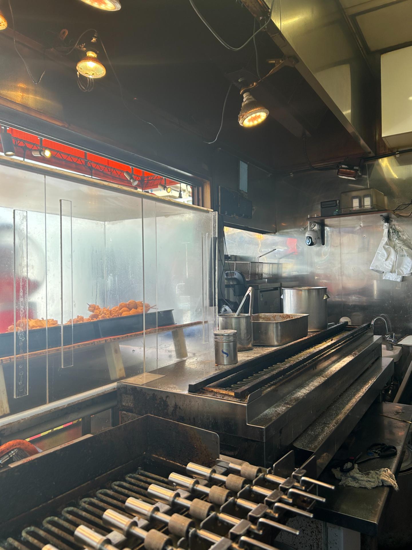 厨房服务员 in 餐厅